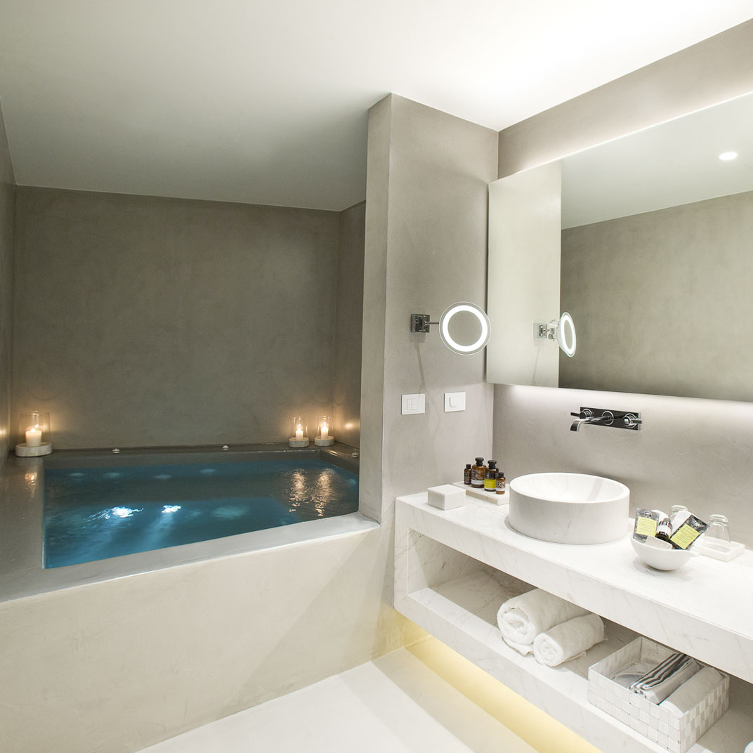 Grace Hotel Santorini, Auberge Resorts Collection