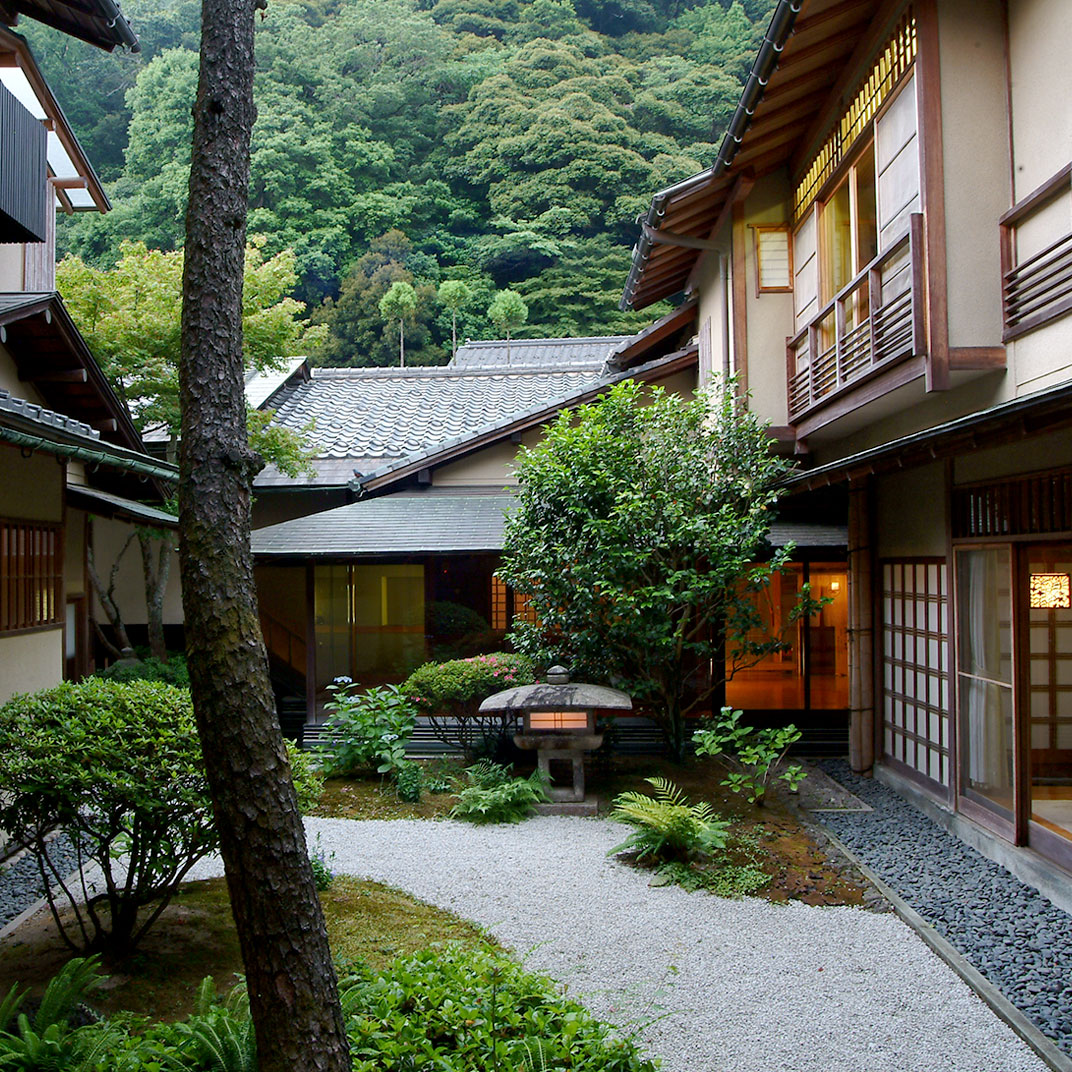西村屋 本館