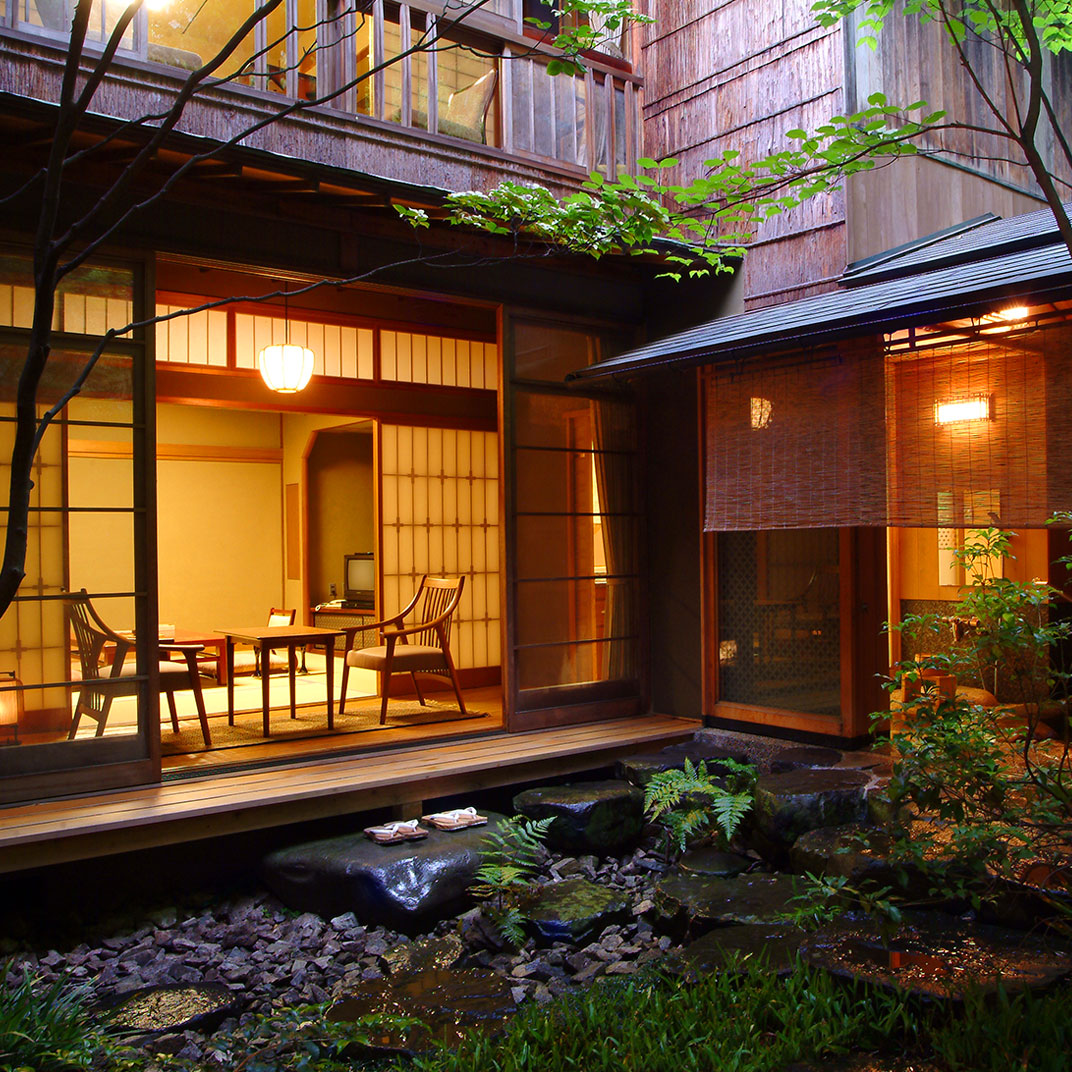西村屋 本館