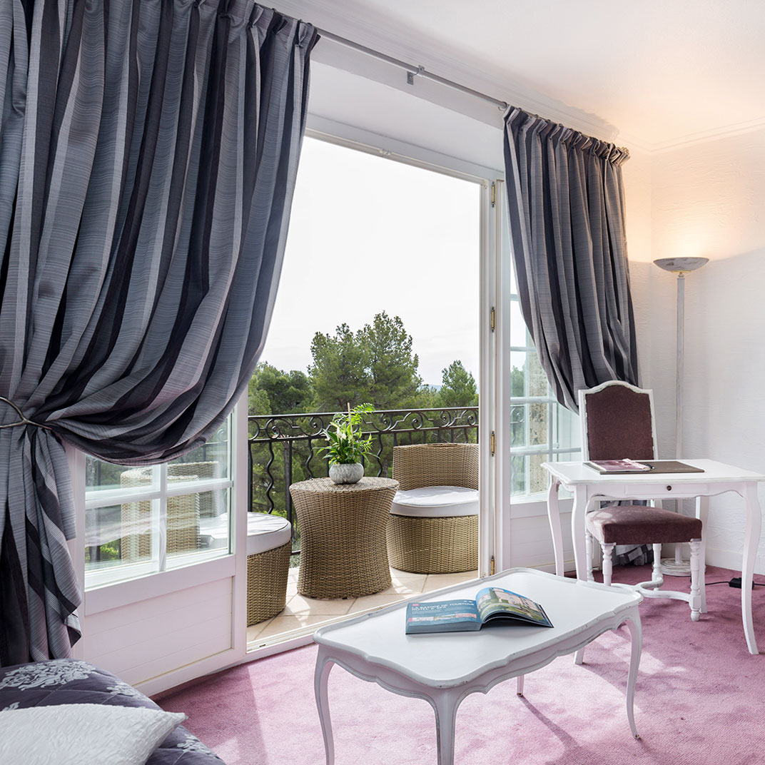 LA BASTIDE DE TOURTOUR HOTEL & SPA