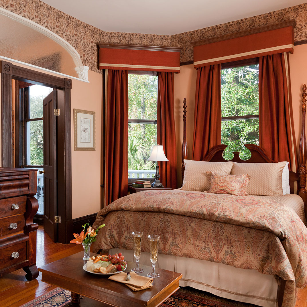 Azalea Inn & Villas